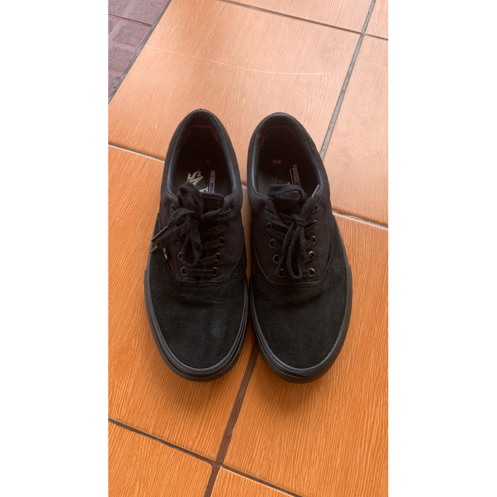 vans era fullblack skate