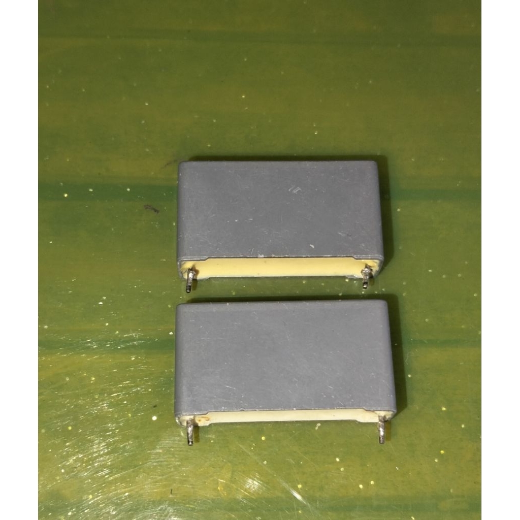 KAPASITOR MKT 10UF K 63Vdc JARAK KAKI 2.9CM BEKAS