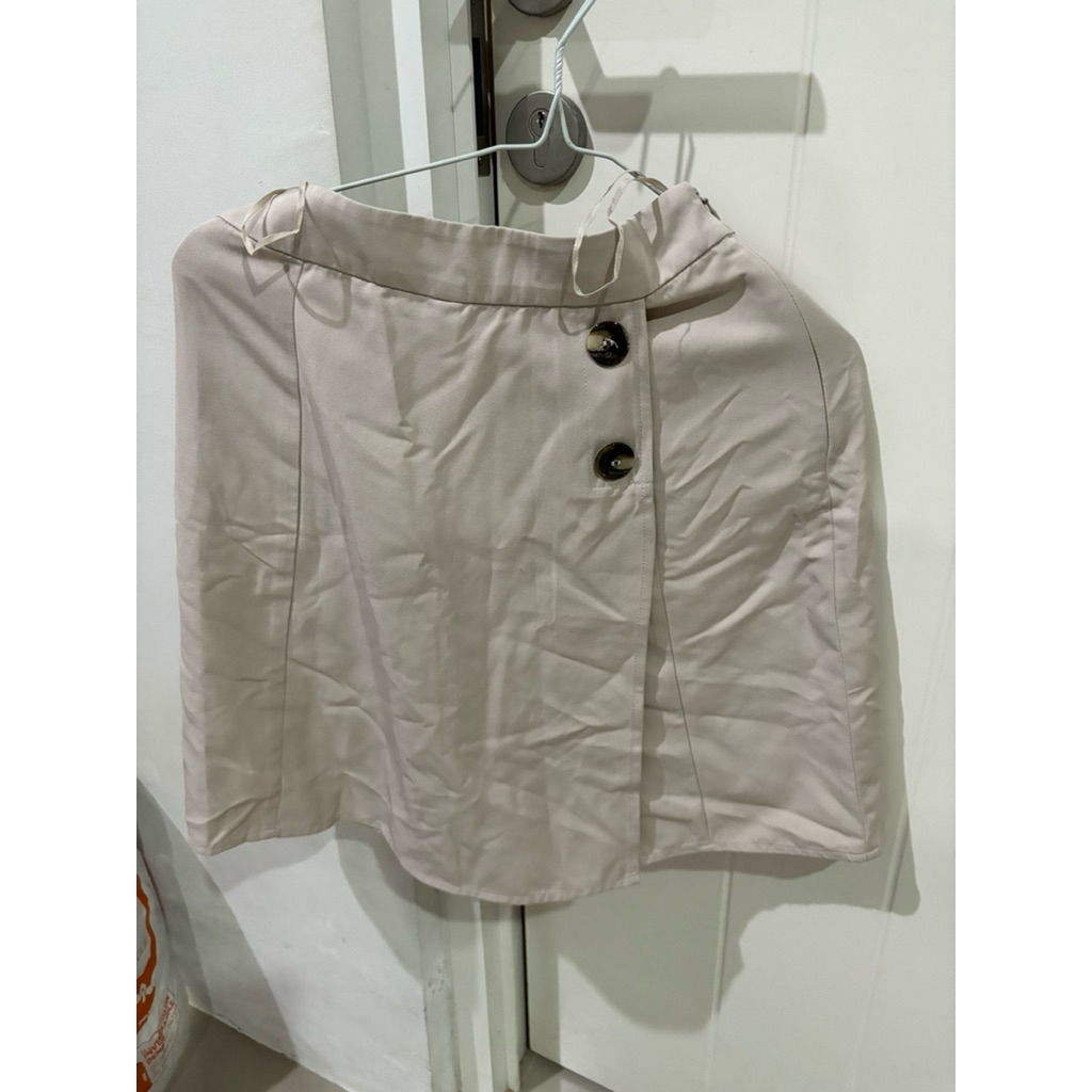 preloved skort rok celana wanita Pomelo ukuran S