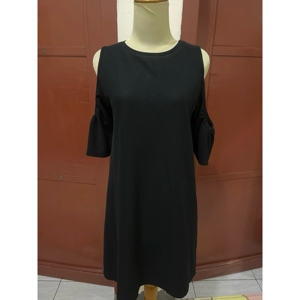 PRELOVED  TERMURAH DRESS SABRINA ZARA PAKAIAN WANITA DRESS