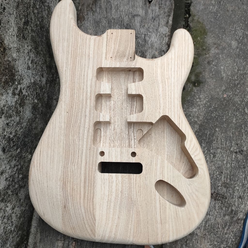 body gitar original stratocaster model