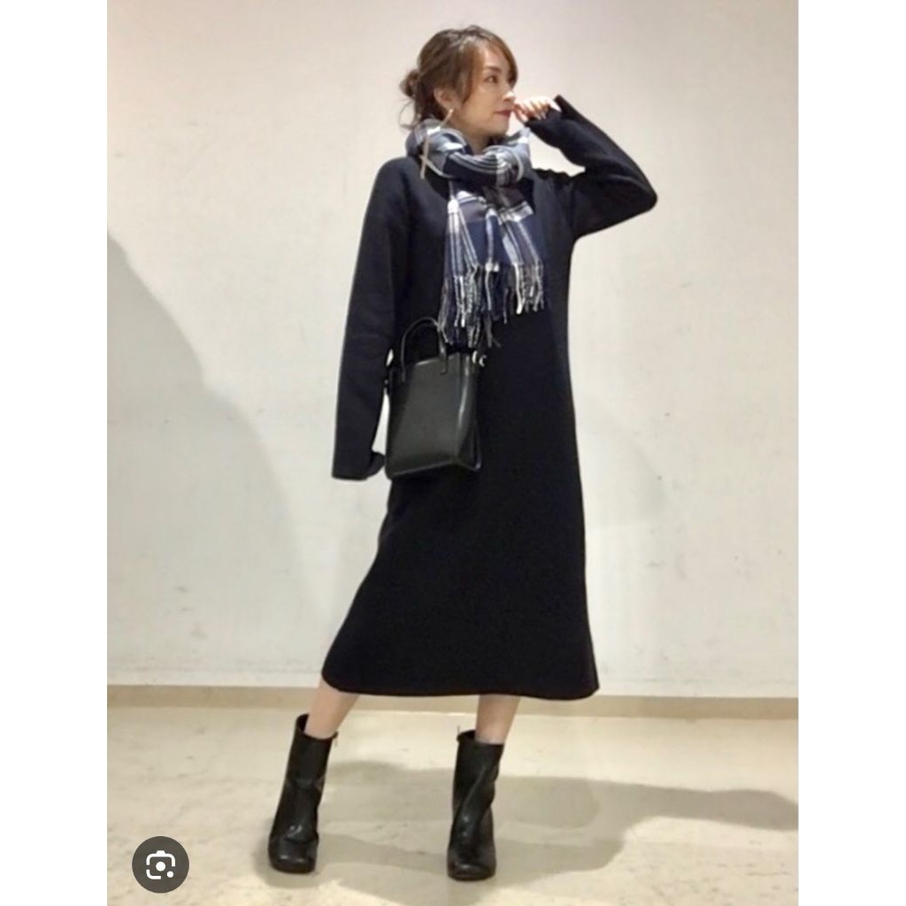 GU LONG KNIT DRESS IN BLACK