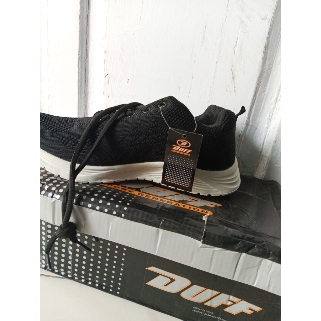 sepatu Duff Tatun hitam putih bertali size 37