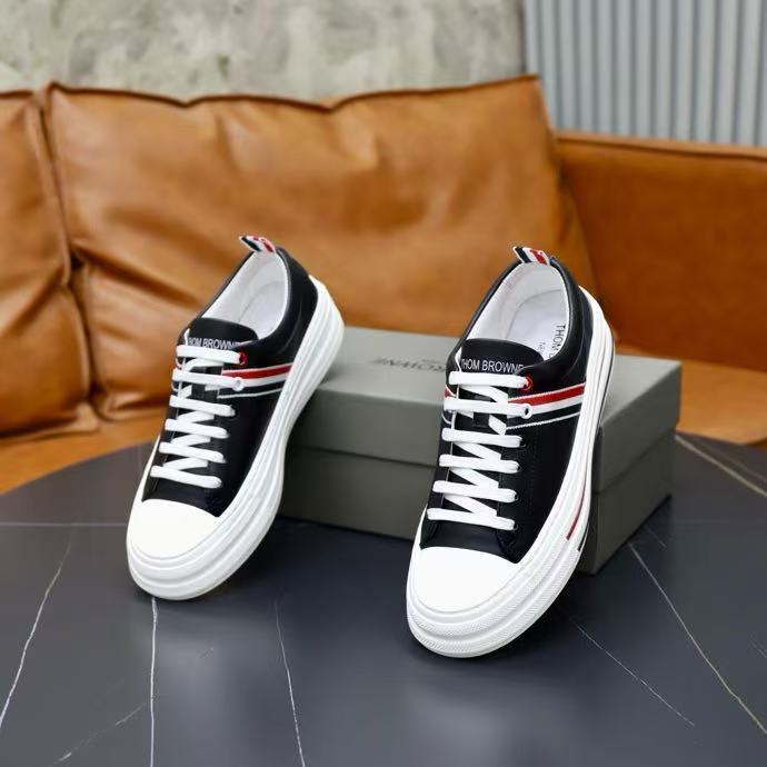 Sepatu Thom Browne Ikat sepatu pria