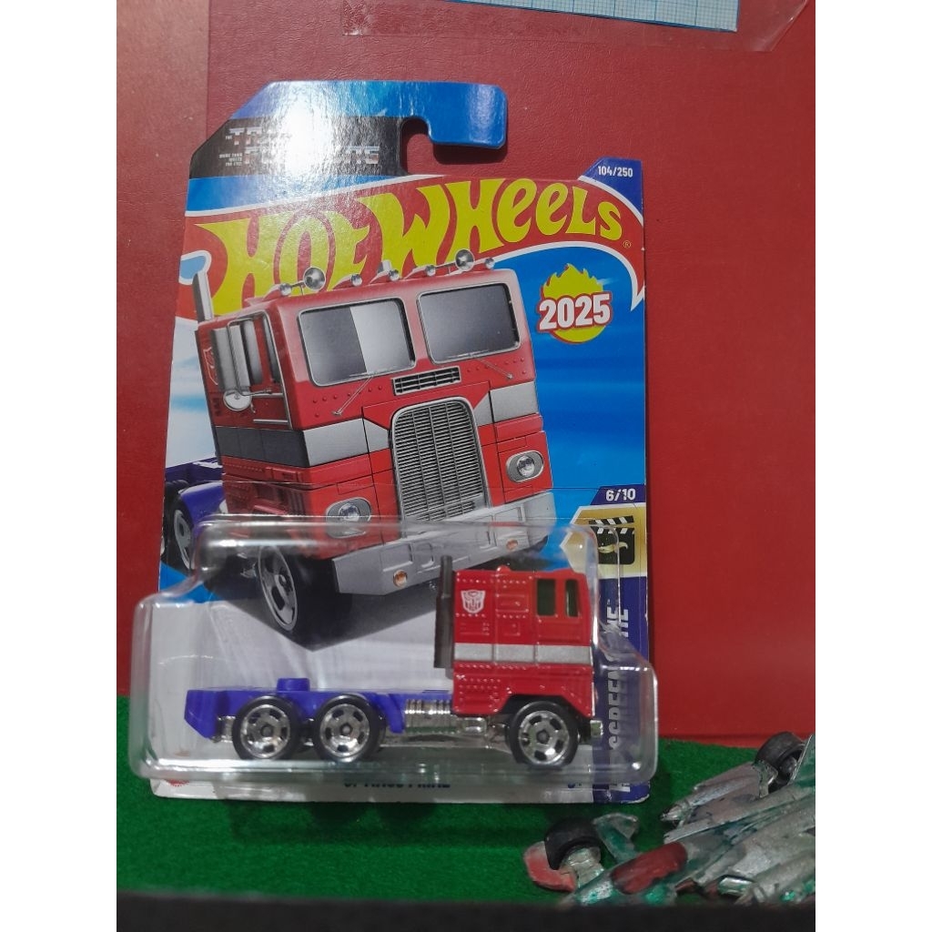 HOTWHEELS OPTIMUS PRIME