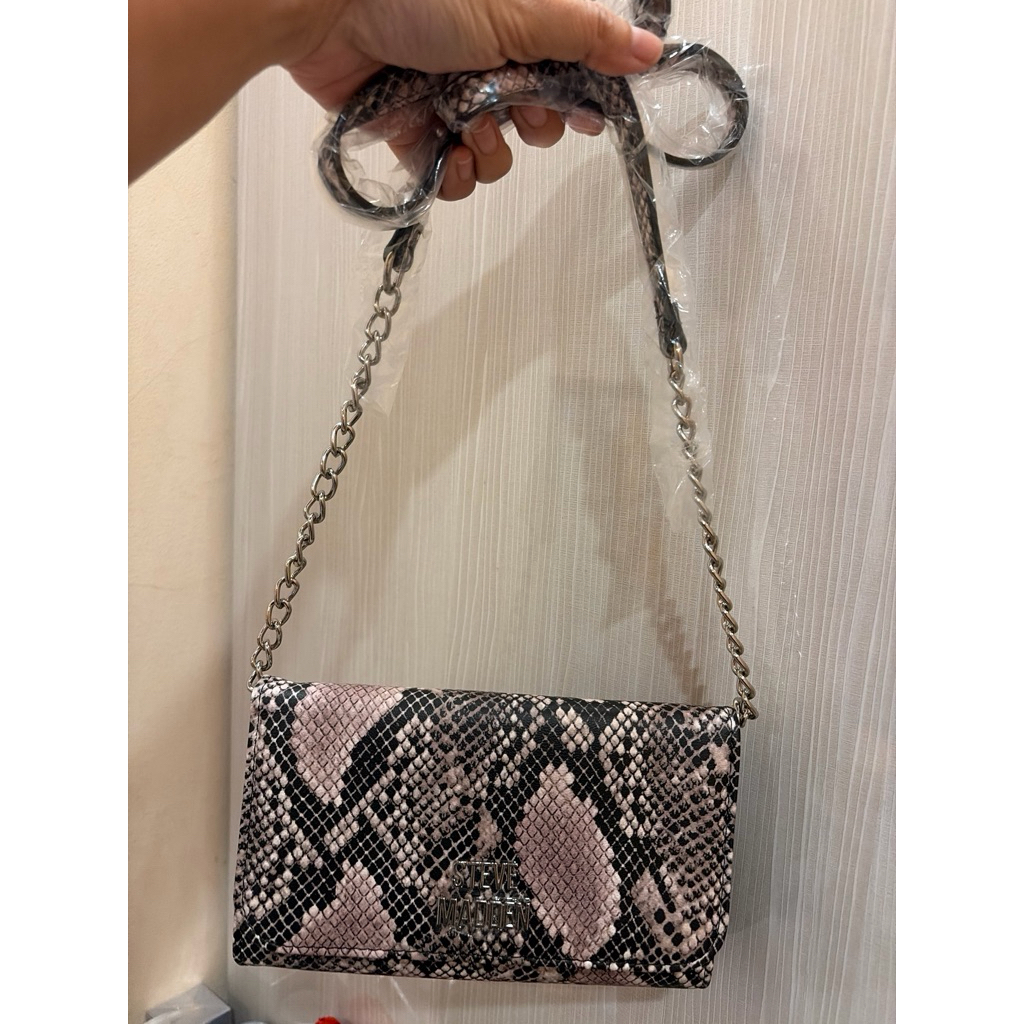 Steve Madden Wallet on Chain