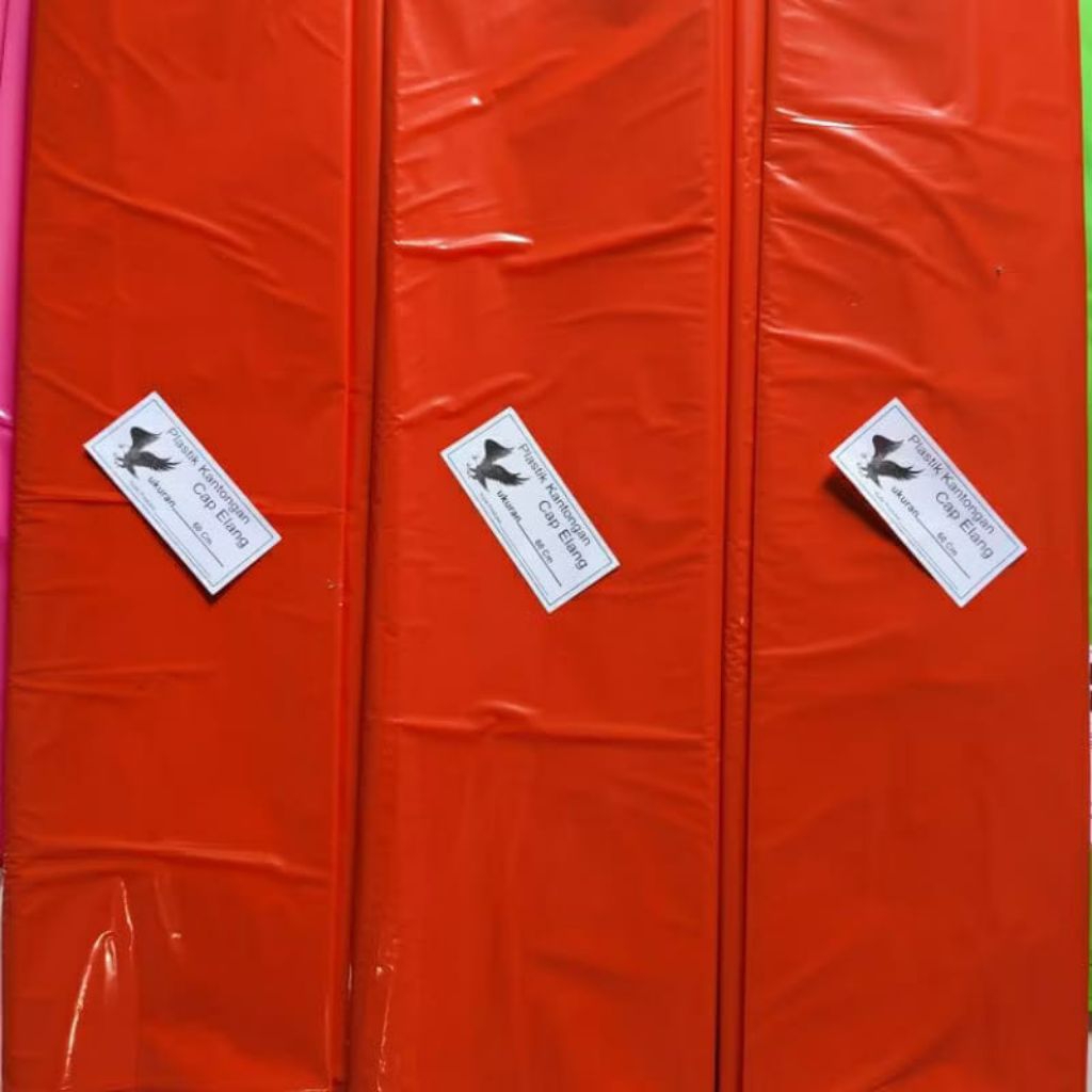 PLASTIK LAYANGAN 1 METER WARNA MERAH TEBAL 50 MICRON GLOWING TIDAK TEMBUS PANDANG