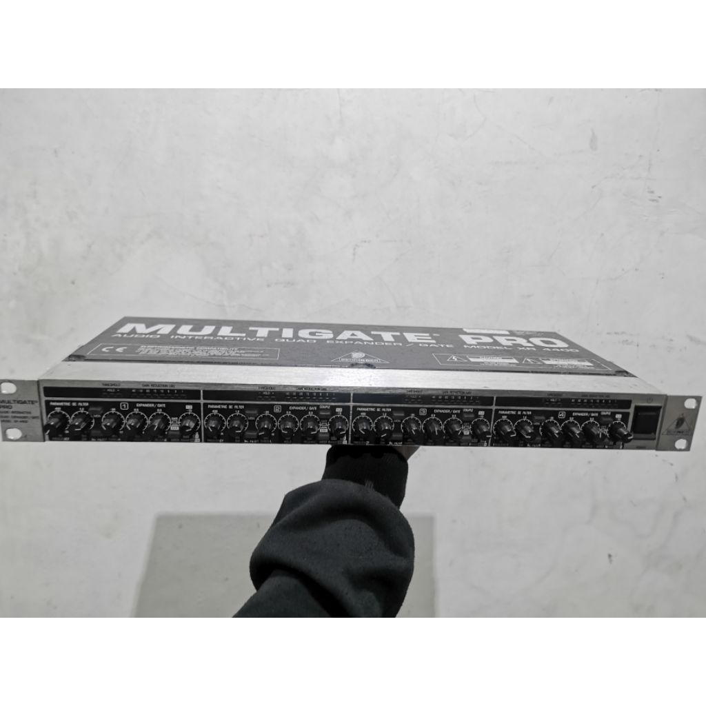 MULTIGATE BEHRINGER XR4400 logo lama