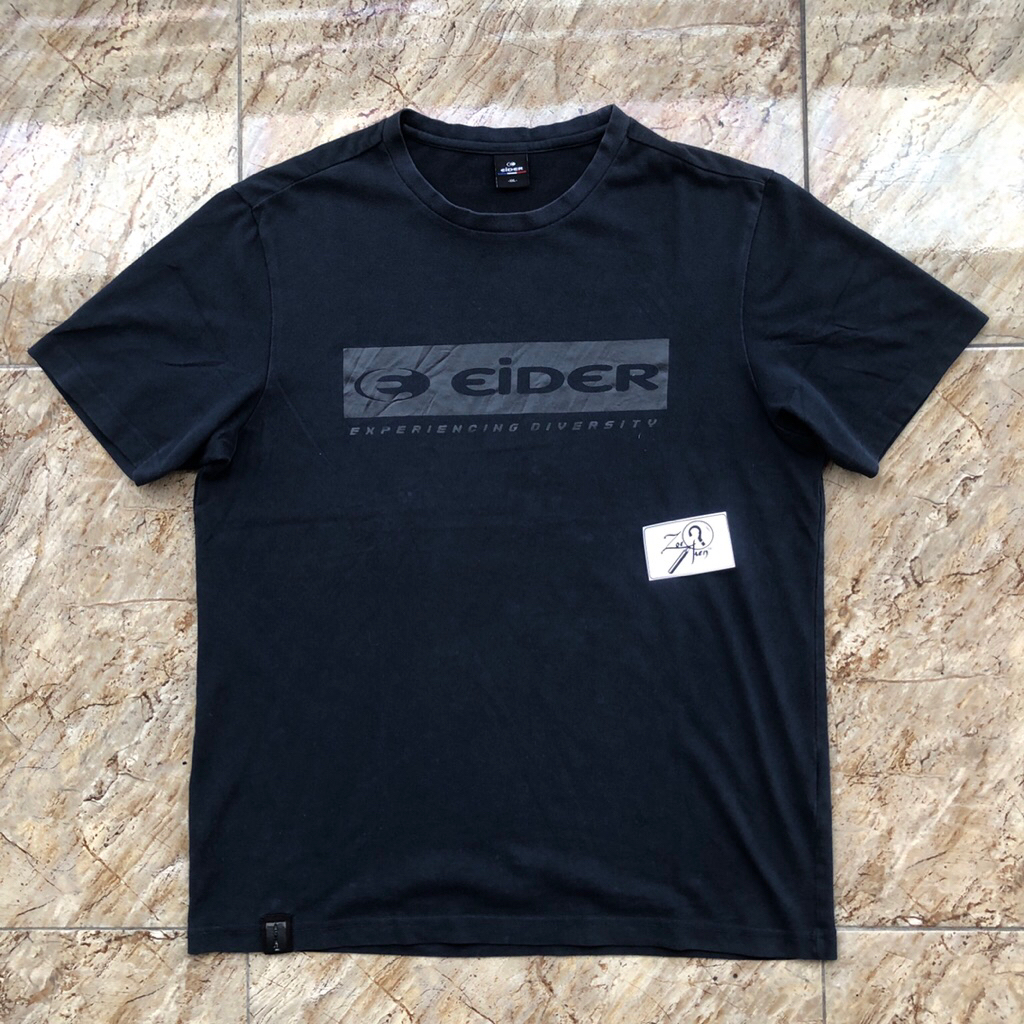 KAOS EIDER HITAM WASHING