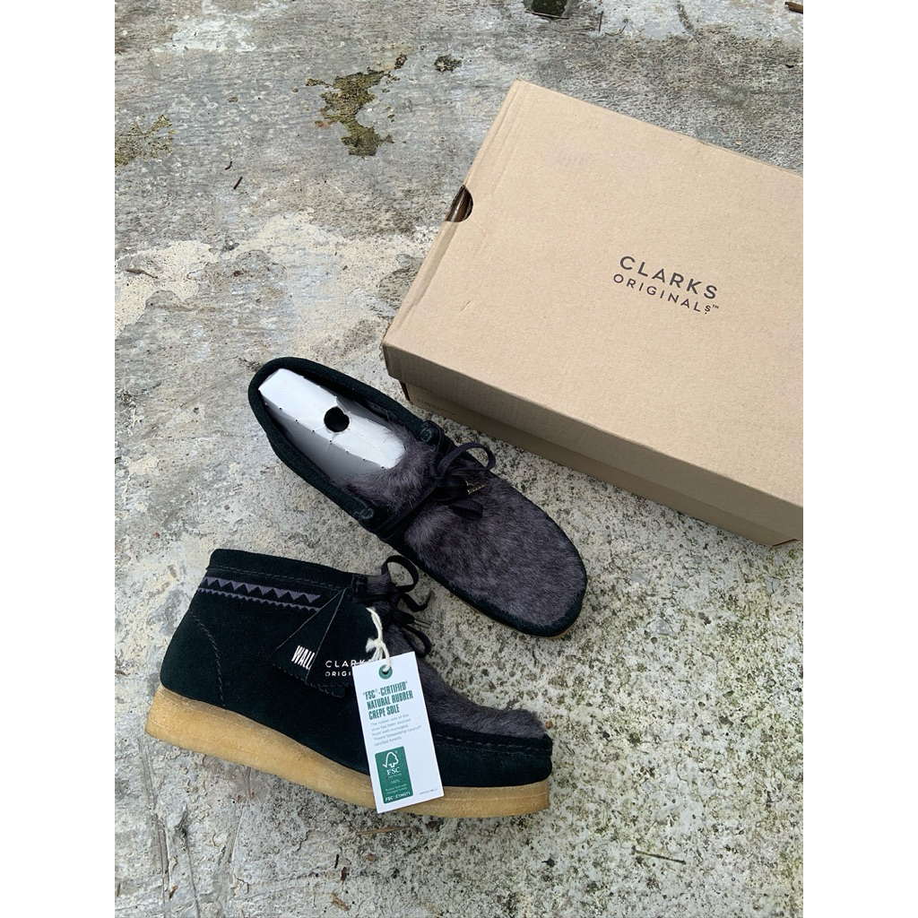 Clarks wallabee black