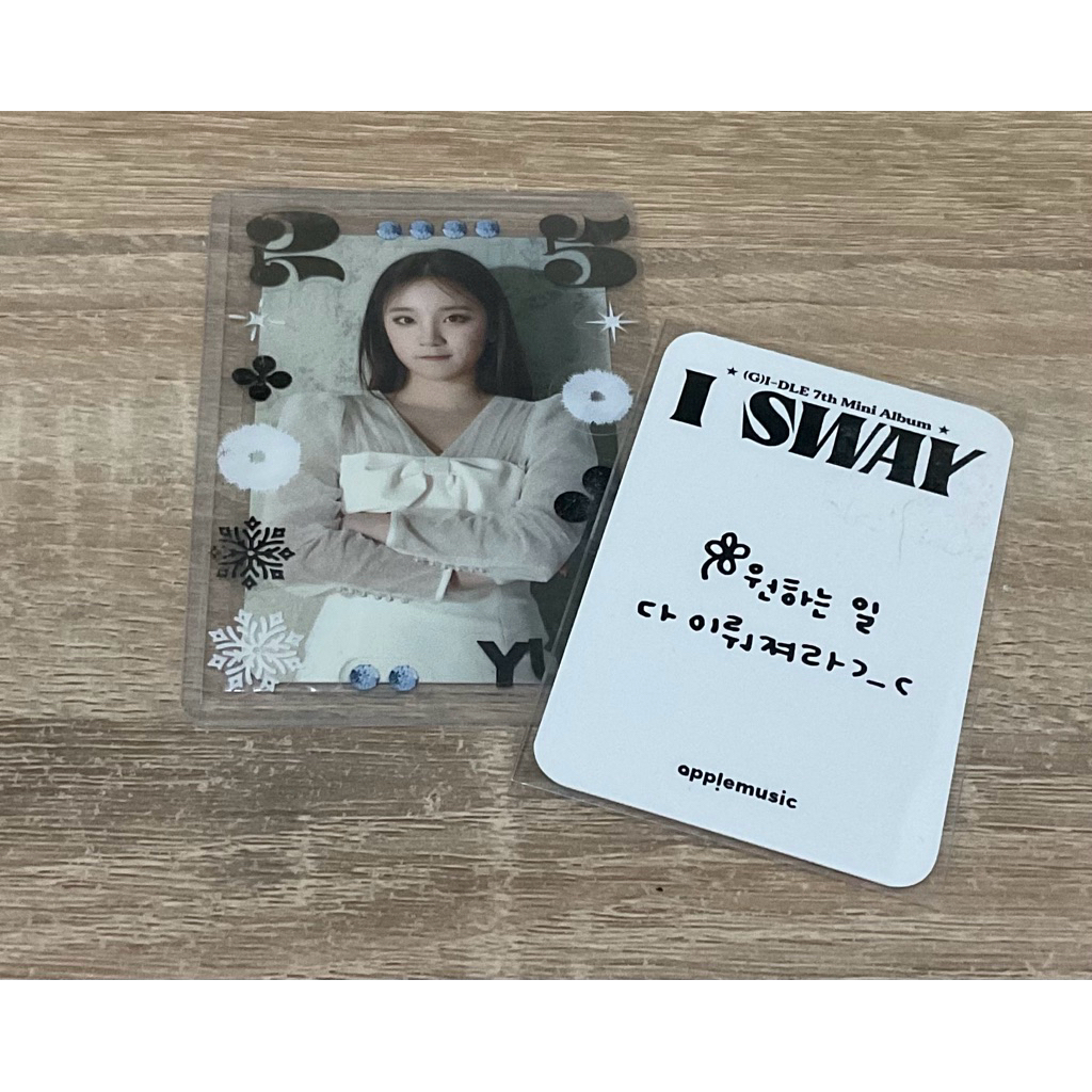 YUQI I BURN PHOTOCARD OFFICIAL BANE (RARE)