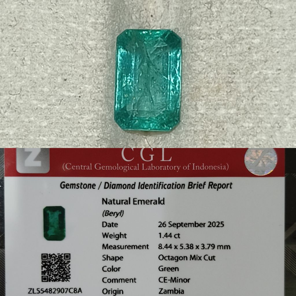 Natural Emerald Zambia 1,44ct Green Minor Memo CGL