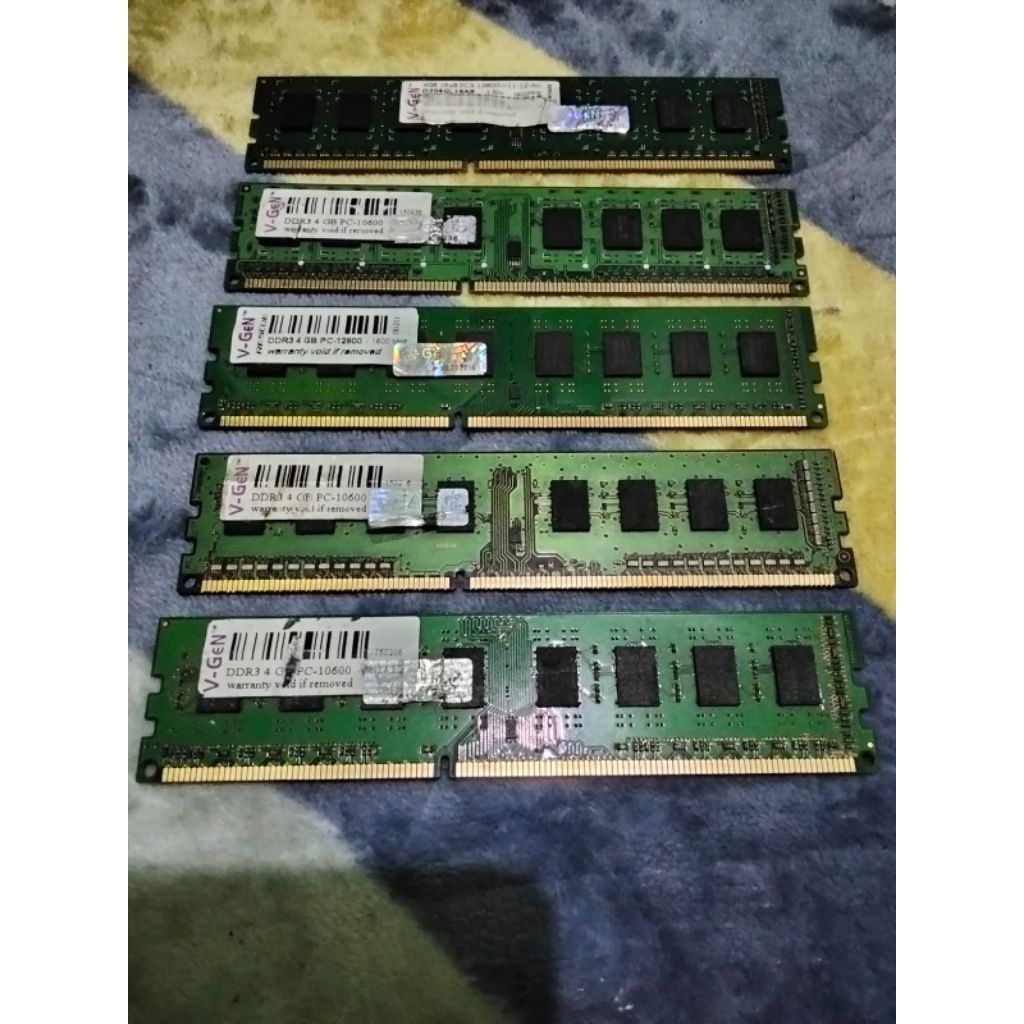 Memory Ram PC mrek rendom 4Gb ddr3-10600/12800 second,normal sudah di cek tampil.