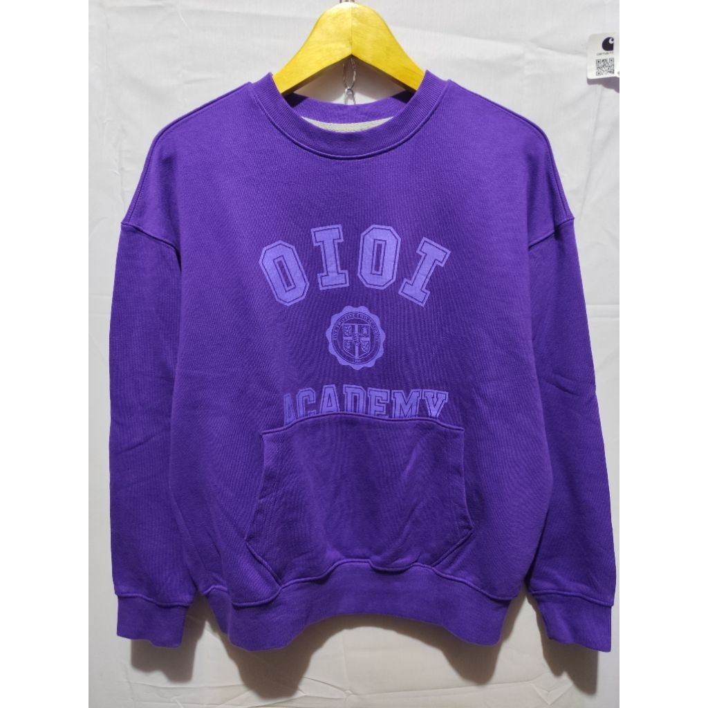 5252 by OO CREWNECK