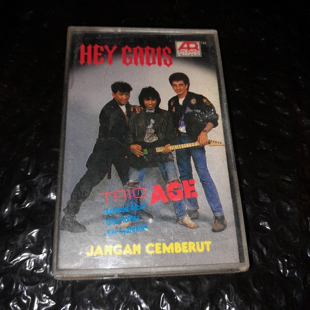 kaset pita Trio AGE (achmad albar,gito rollies,Eet syahranie) hey gadis