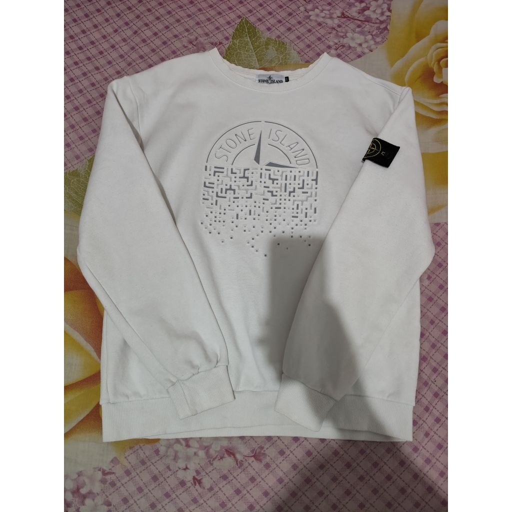 Crewneck Stone Island (fashion) warna putih, ada pats, hanya tag atas