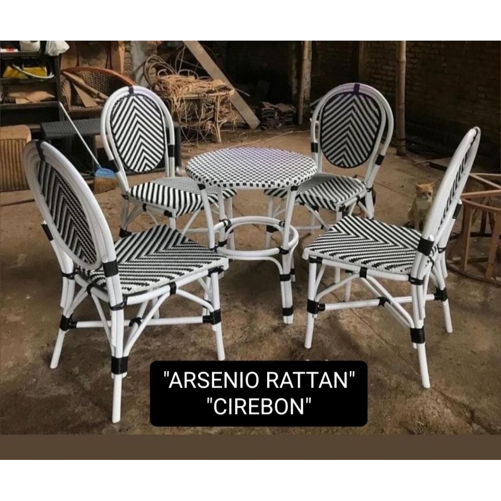 1 Set Kursi Makan Rotan White Anyaman Sintetis Super / 4 Kursi + 1 Meja
