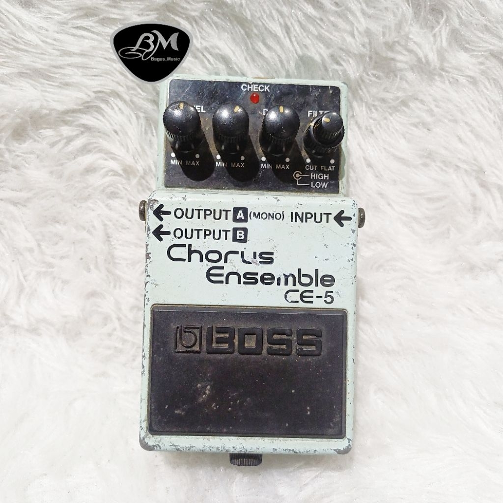 Efek gitar Boss Ch5 Chorus Ensamble
