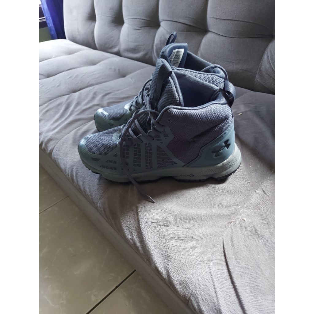 sepatu hiking traking under amour bogor