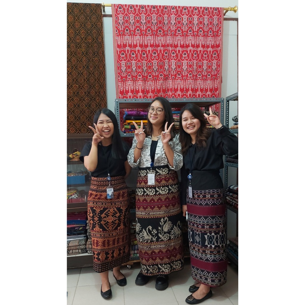 RTW 2840 dst. Rok lilit tenun Maumere, Flores, NTT
