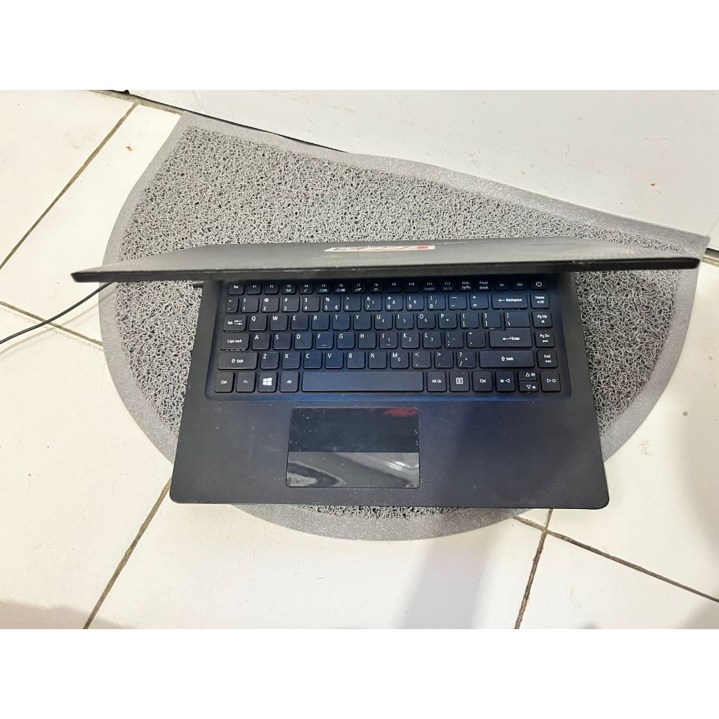 Laptop acer aspire es1-432 hitam  256gb ssd Uk 14inch Intel hd graphics 500 Normal no minus sudah te