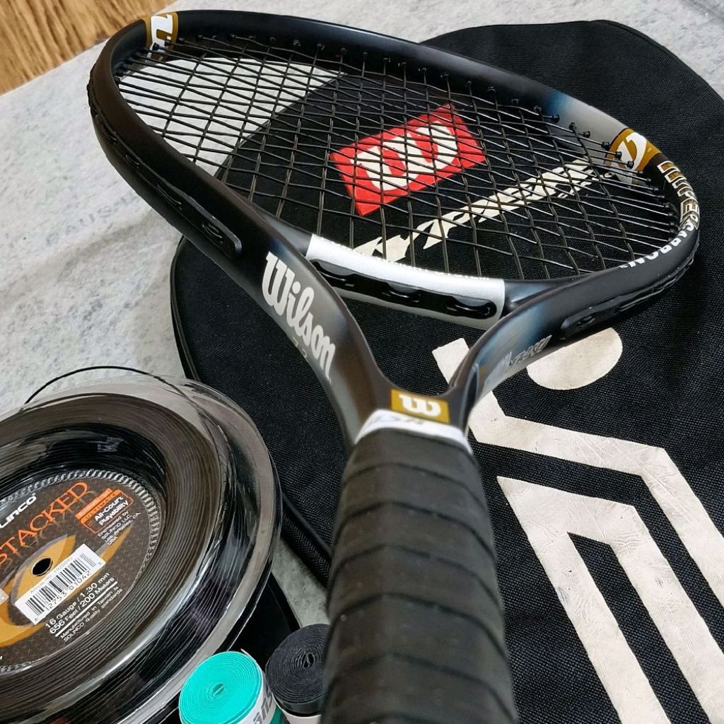 Raket Tenis Pemula Wilson Hyper Hammer 7,2 Carbon Oversize Senar Hitam Siap Pakai