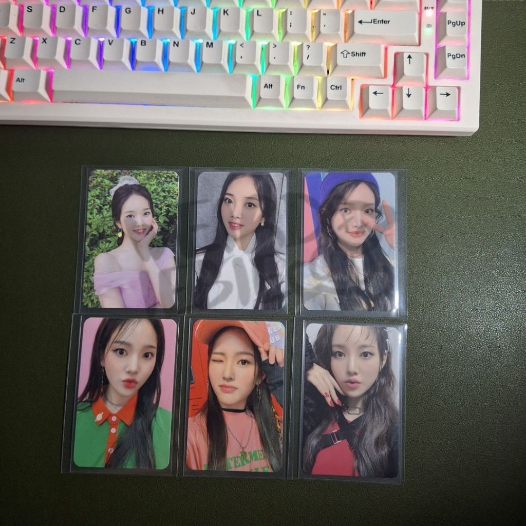 WEEEKLY OFFICIAL PHOTOCARD WE ARE A B VER WE PLAY JUMP VER UP VER UP TAROT PLAY GAME AWAKE PGA REAL 