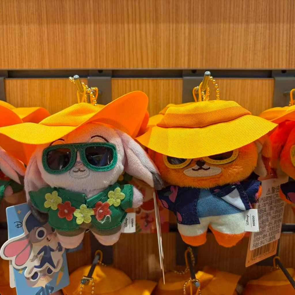 PREORDER MINISO seri Disney Zootopia – gantungan karakter Judy & Nick dengan topi jerami