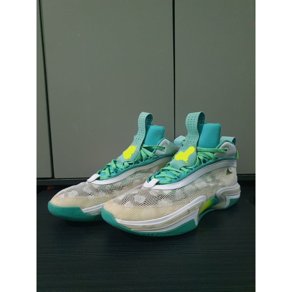 Sepatu Basket Second (Size 43)