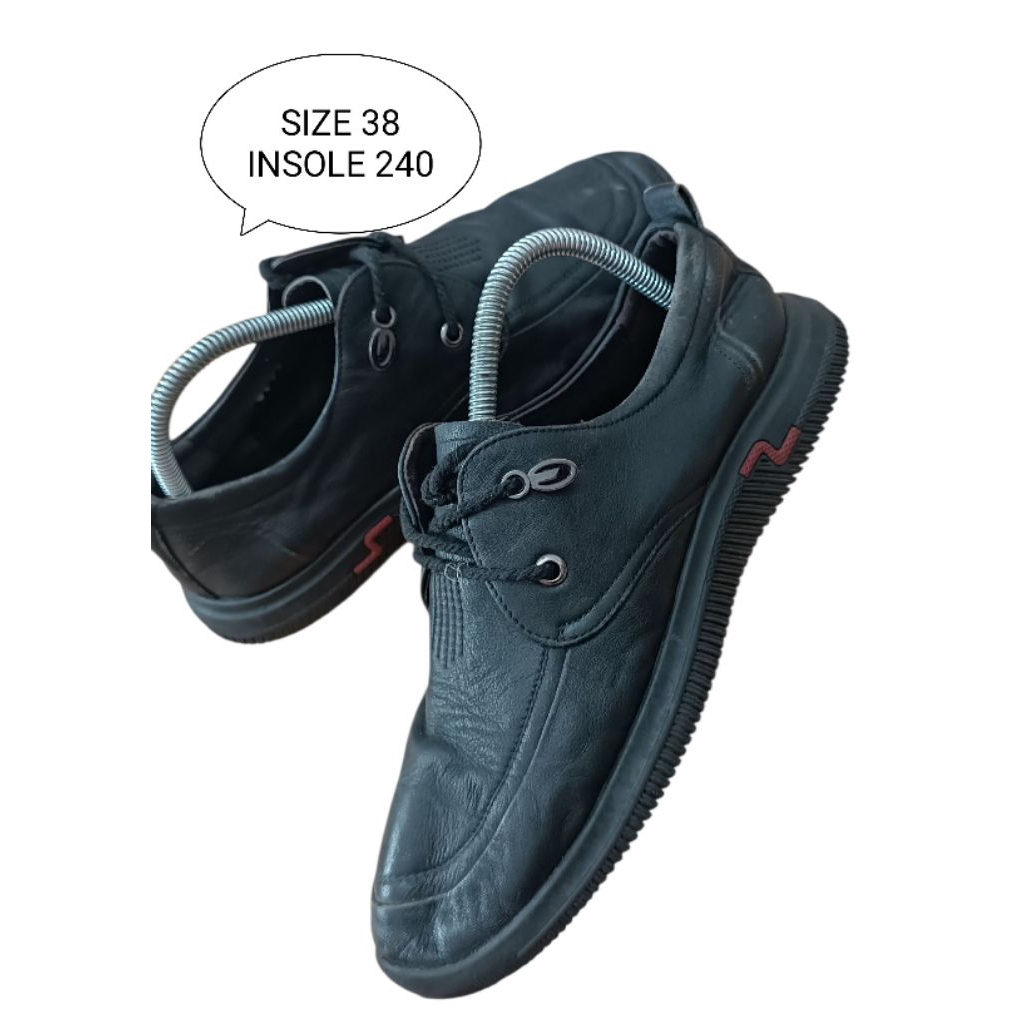 SEPATU KULIT PRELOVED SIZE 38