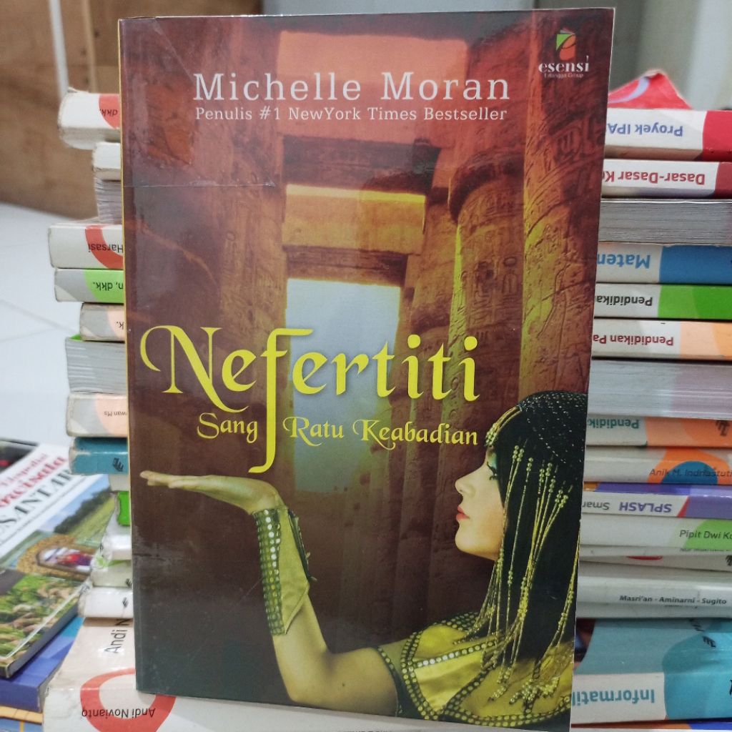 Novel Bekas Nefertiti Sang Ratu Keabadian. Michelle Moran