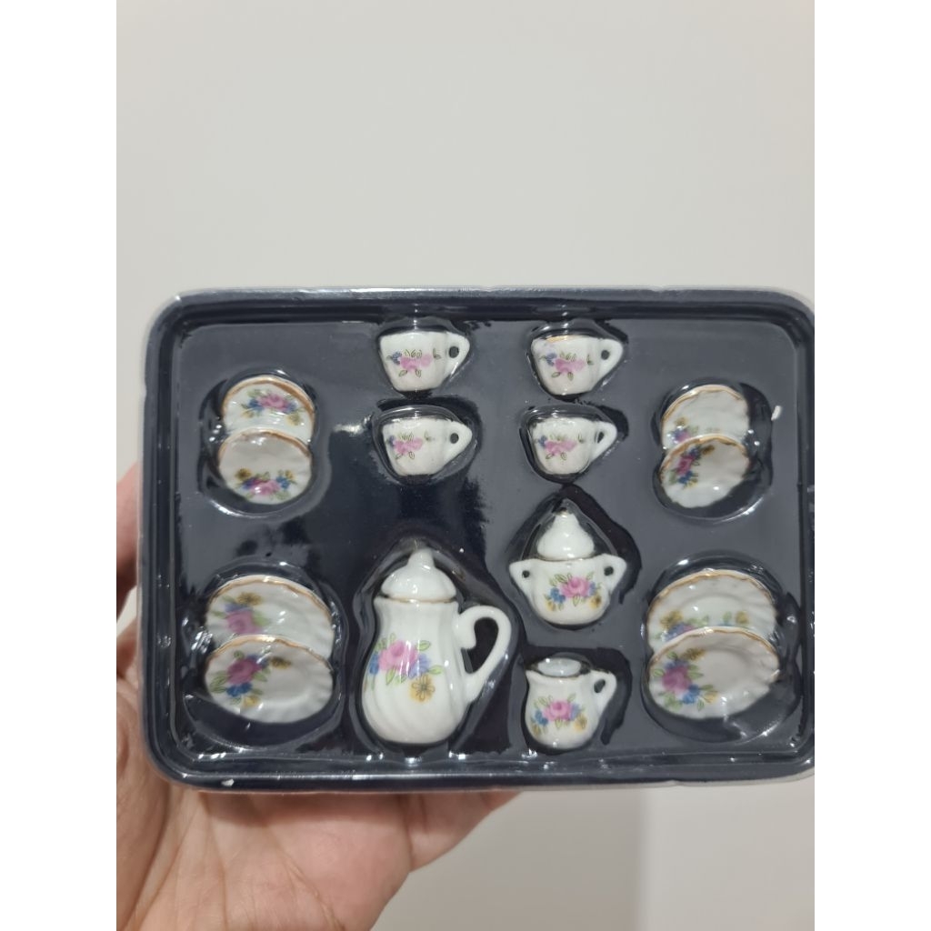 Miniatur tea set keramik motif bunga pink (koleksi unik / pajangan / dollhouse / sylvanian/ barbie)