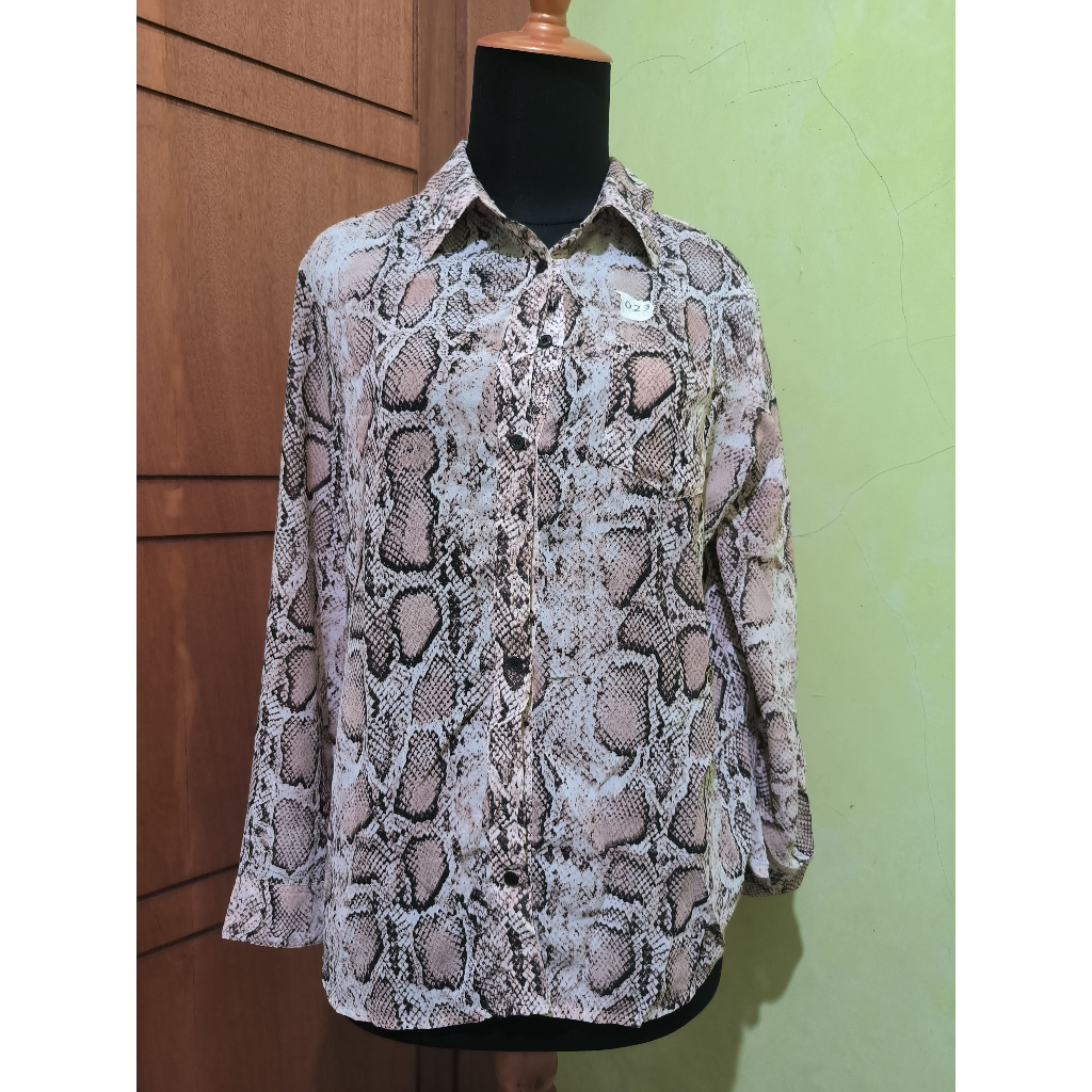 Kemeja Lengan Panjang Motif Kulit Ular (Snake Print)