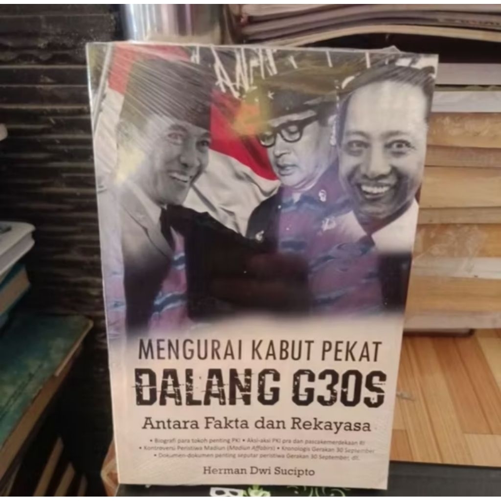 buku MENGURAI KABUT PEKAT DALANG G30S antara fakta dan rekayasa