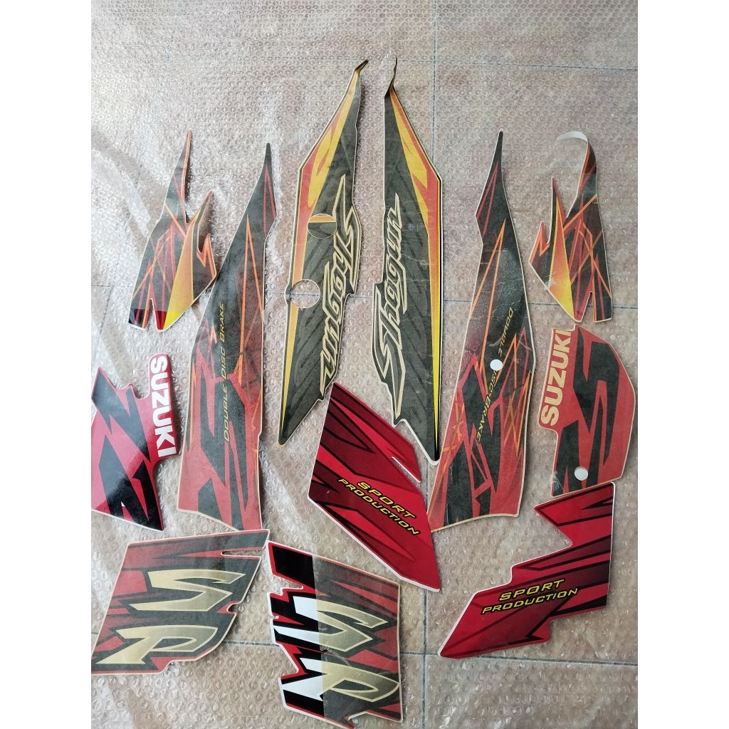 stryping stripping striping stiker sticker Suzuki Shogun SP shogun 125 SP merah hitam non original N