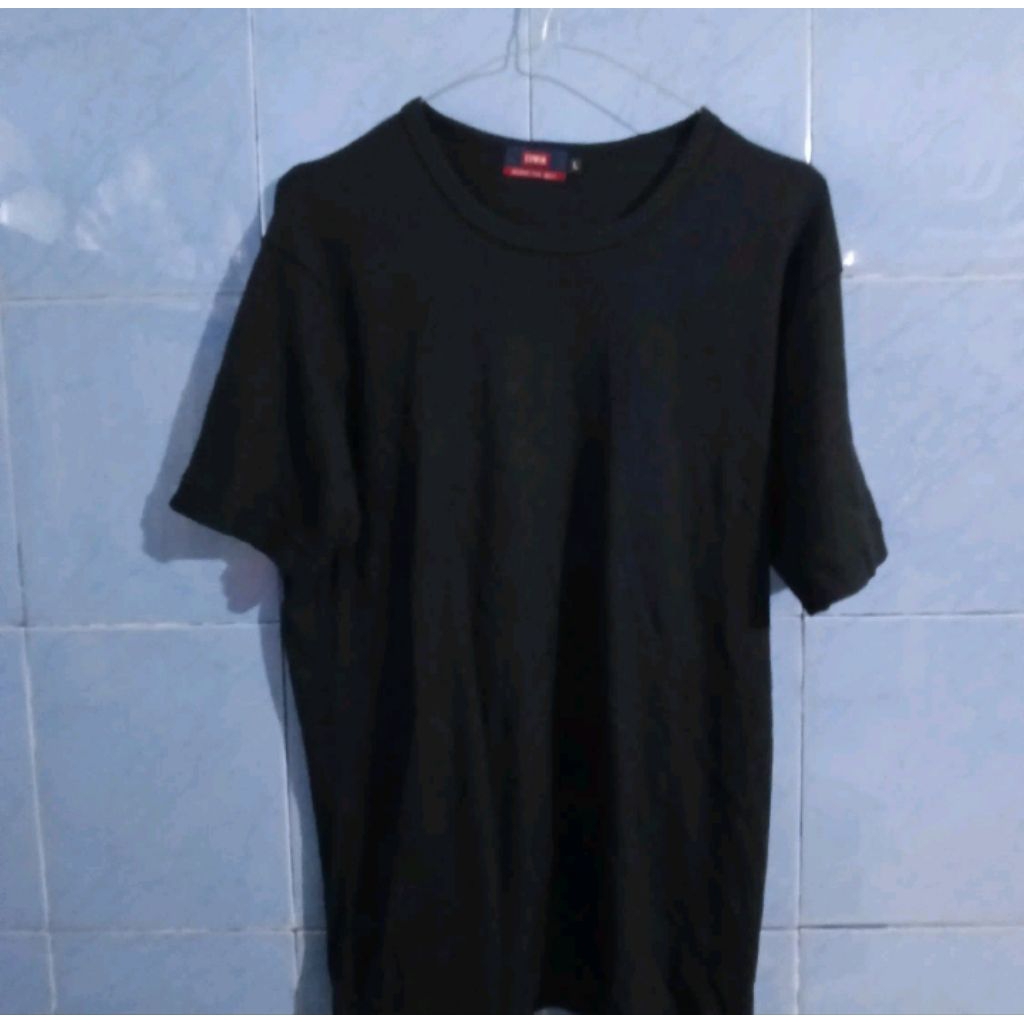 Edwin kaos rajut sporty hitam