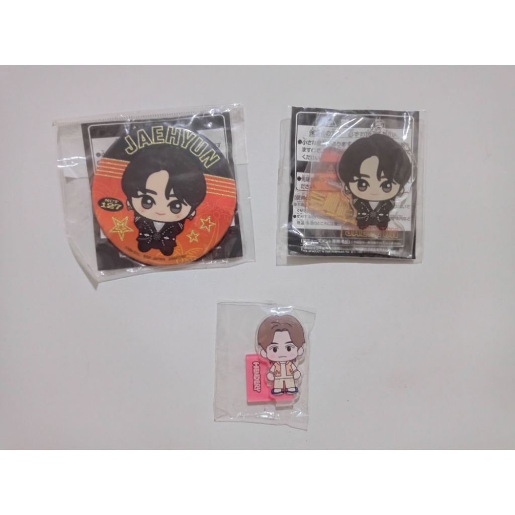 NCT Jaehyun acrylic standee, Jaehyun pin badge, Hendery standee (set only)