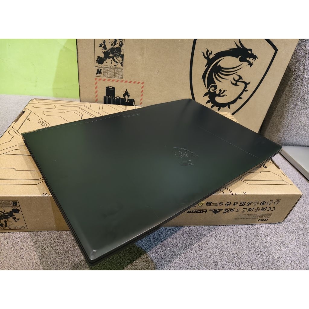 Laptop Gaming MSI Katana 17 B13V Core I9 13900H Ram 16Gb Ssd 1Tb Nvidia RTX 4060 8Gb Fullset Mulus