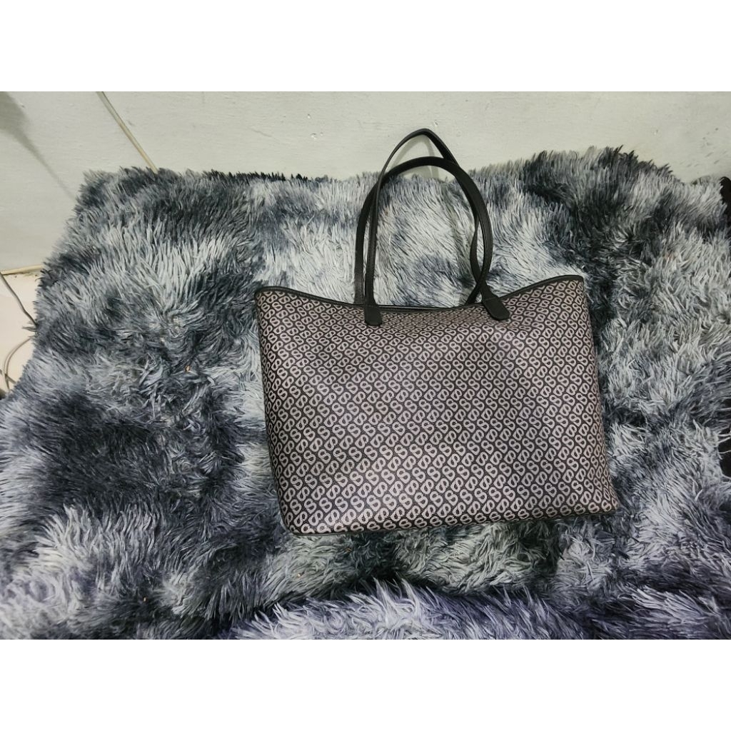 tas izzy tote bag black buttonscarves