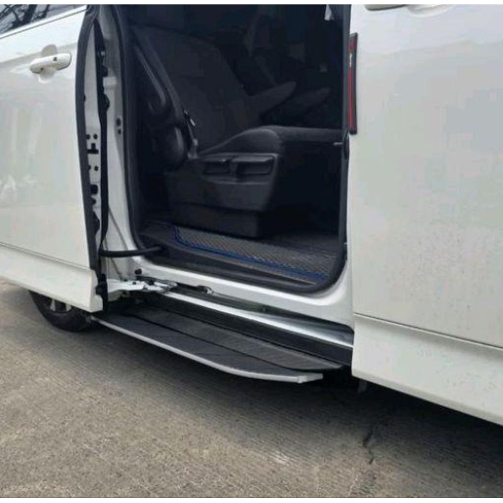 footstep elektrik voxy atau Noah 2022