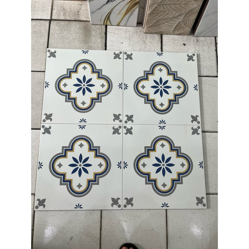 keramik lantai motif batik 40x40 matt