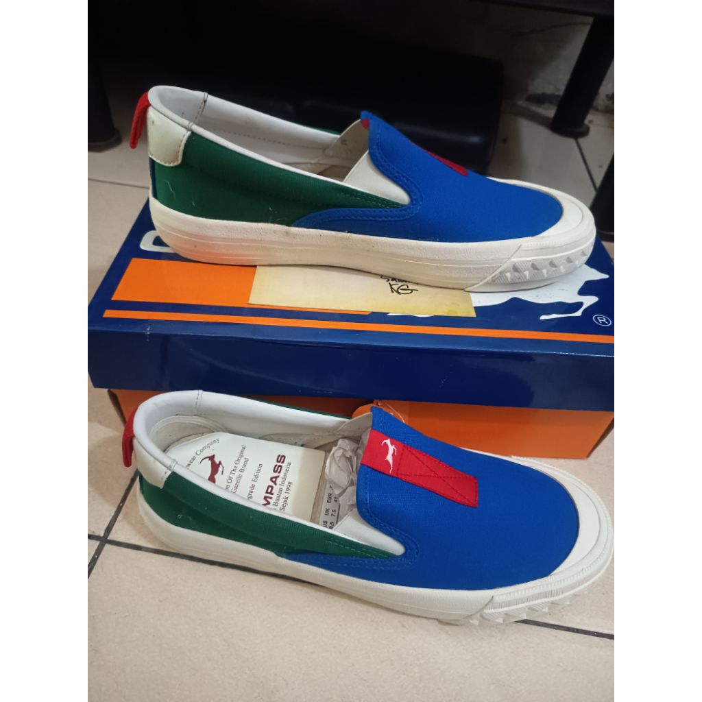 sepatu compass RGB slip on
