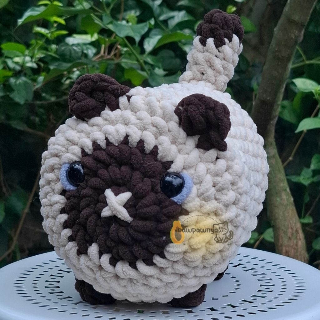 Losie the Siamese Loaf Cat Crochet Plushie Boneka Rajut Kucing