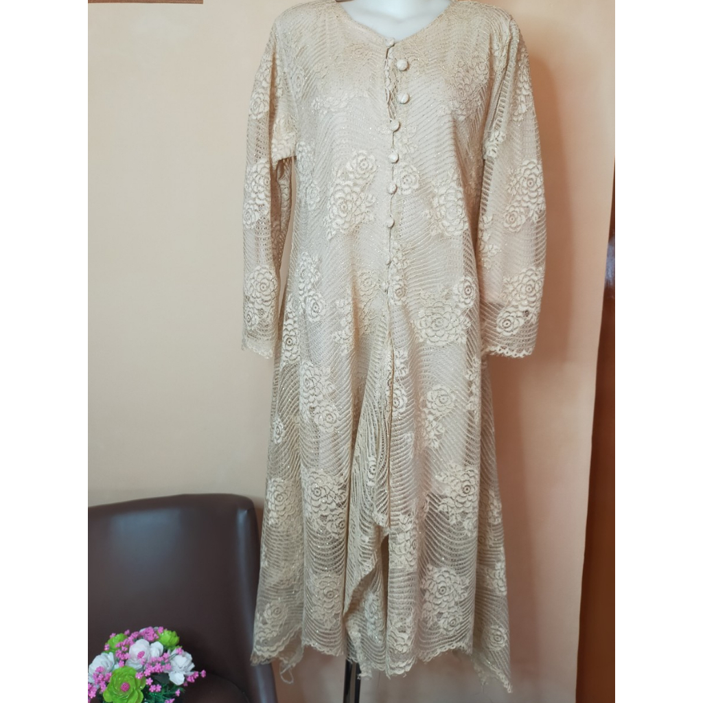 KEBAYA MODERN JUMBO CREAM PRELOVED