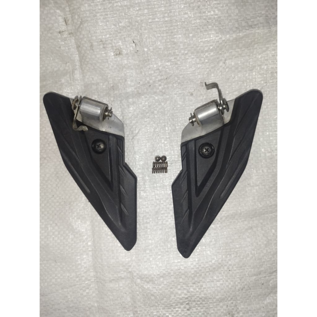 pijakan kaki footstep belakang Honda PCX 160