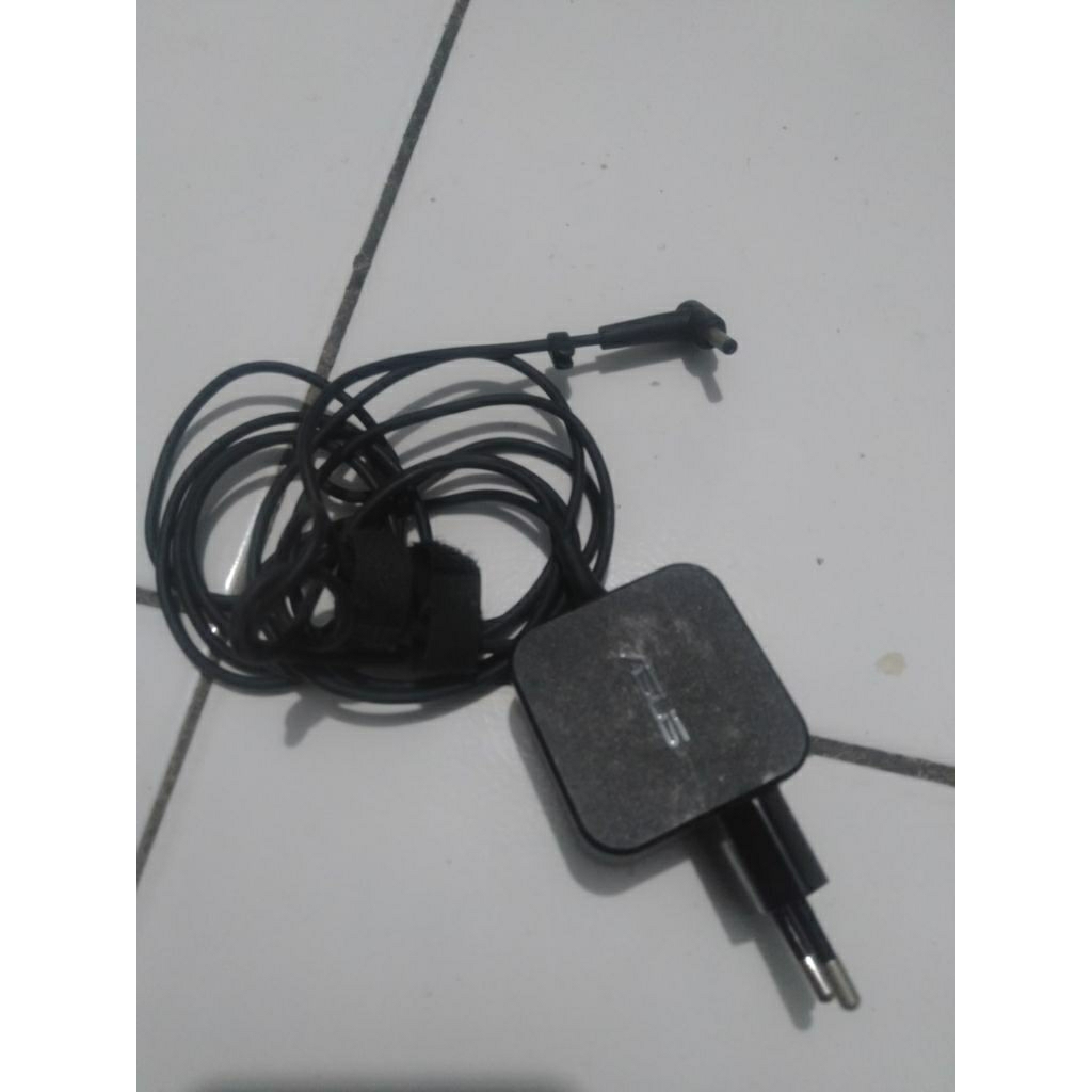 Charger Asus ADP 33AW Z 19v 1.75A bekas