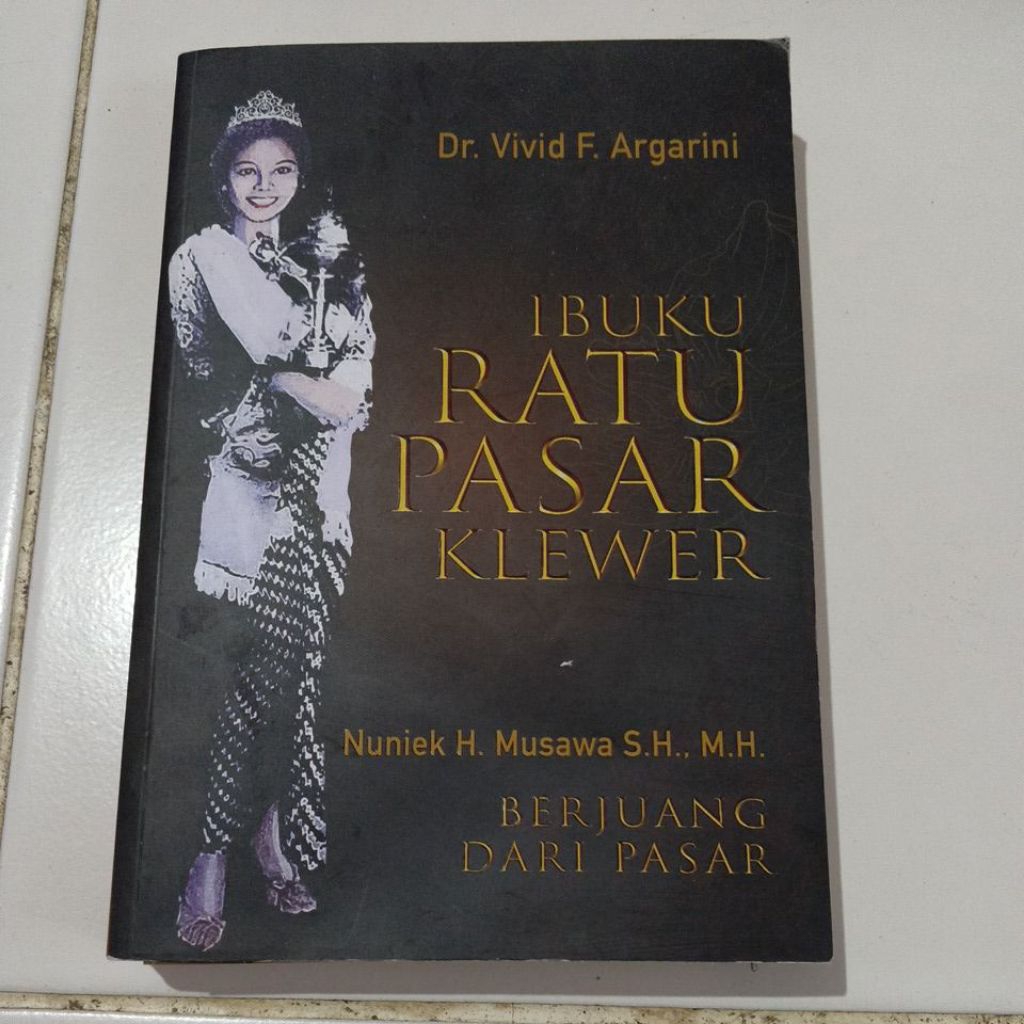 Buku original ibuku ratu pasar Klewer