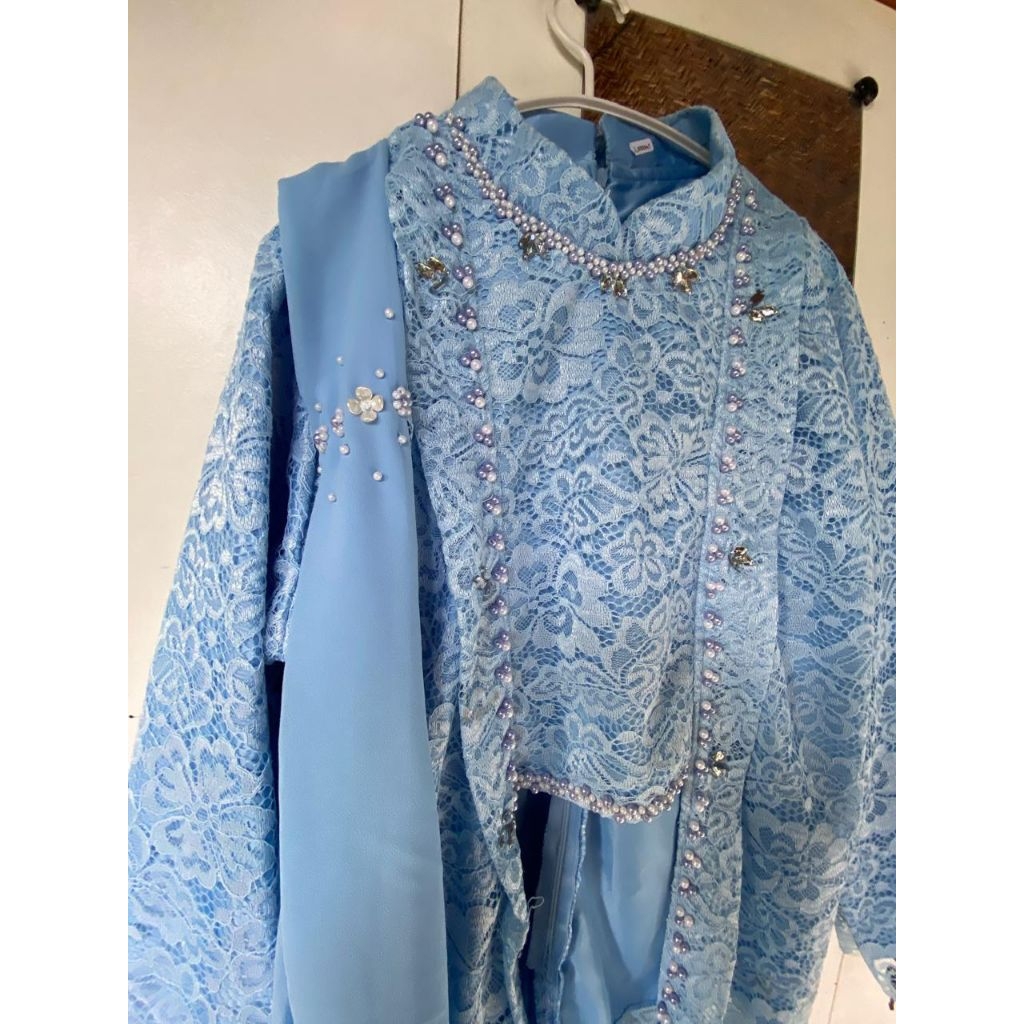 Kebaya Biru Salur Kain + Kain Bawahan