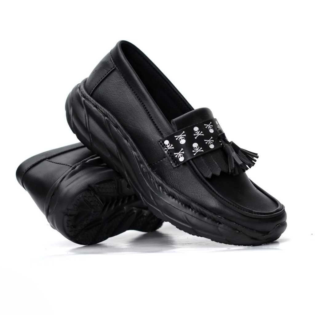 Sepatu Sneakers Pria Hitam Kulit Sintetis