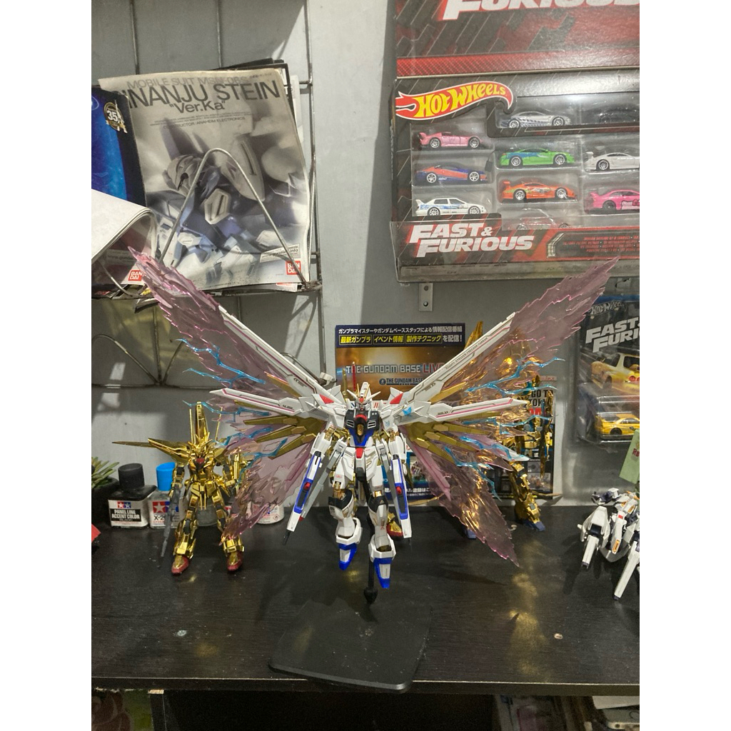 hg mighty strike freedom bandai